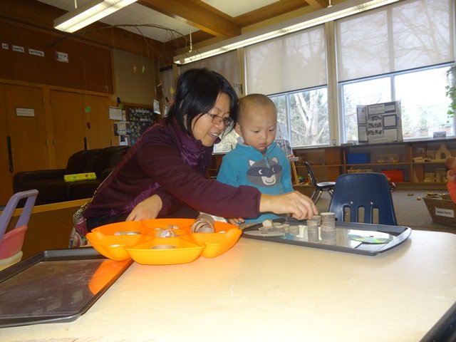 EarlyONWR's tweet image. Practicing our #problemsolving #spatialrelationships and #communication @OEYCinfo Erbsville Centre #earlyyearsmatters #earlyyearsWR