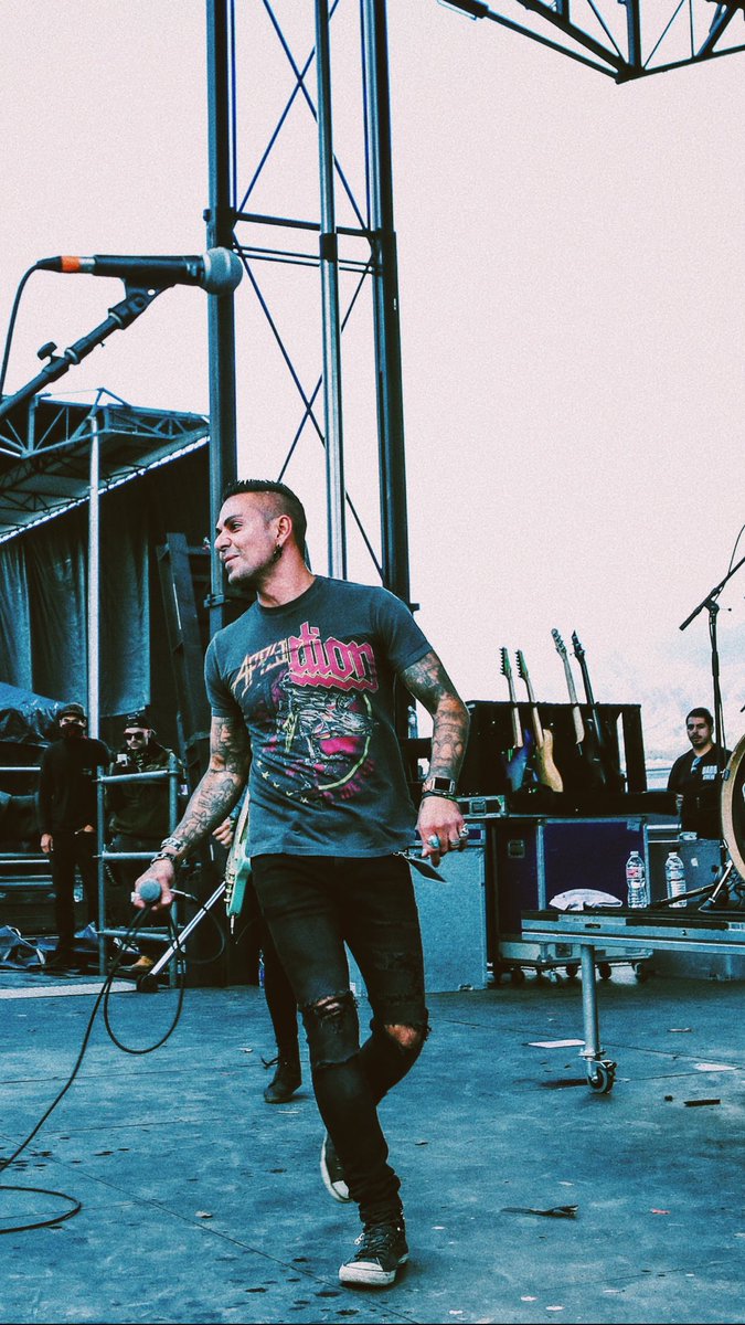 josemangin's tweet photo. Once upon a time we tore up @KNOTFEST 🤘🏽 @UABB “Til The Break Of Dawn” jam scenes caught by @metal_couture 📸 #knotfest2017 @Affliction @SXMLiquidMetal https://t.co/mM3pkZvkD4