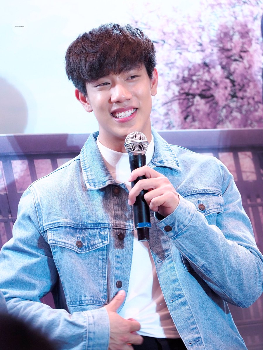 OOHO_789's tweet photo. เวลาที่ได้พูดก็จะไปหมดทั้งมือทั้งหน้าทั้งตา (ที่ดูจะง่วงๆไปบ้าง) 

ก็ชอบนะฟังเพลิน ดูเพลิน บรรเทิงใจ ☺️
   
#KimiNoSuizoWoTabetai

#grtsp
#เกรทสพล
#Conversationthailand
#tusexyboy
#SFWCentralworld 
#14Nov2017 https://t.co/AAPhhcJu4J
