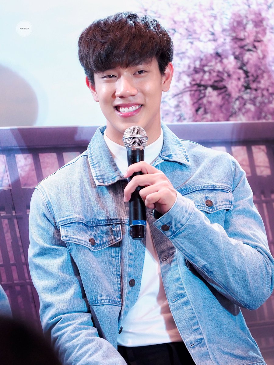 OOHO_789's tweet photo. เวลาที่ได้พูดก็จะไปหมดทั้งมือทั้งหน้าทั้งตา (ที่ดูจะง่วงๆไปบ้าง) 

ก็ชอบนะฟังเพลิน ดูเพลิน บรรเทิงใจ ☺️
   
#KimiNoSuizoWoTabetai

#grtsp
#เกรทสพล
#Conversationthailand
#tusexyboy
#SFWCentralworld 
#14Nov2017 https://t.co/AAPhhcJu4J