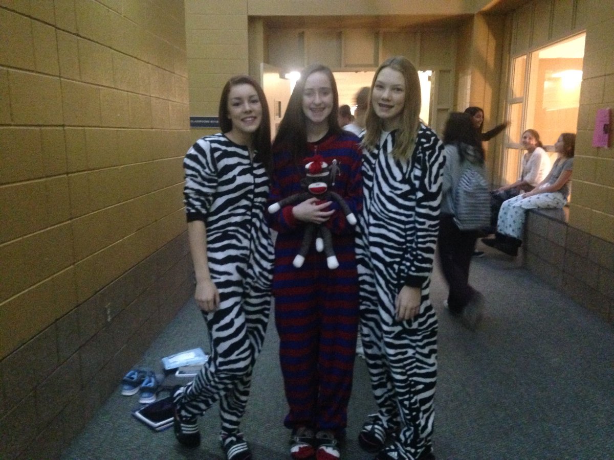 katheryneskye's tweet photo. HAPPY BIRTHDAY ALI💗💞💘 already sent you the sappy message so enjoy the cringy pictures!! LY FOREVER https://t.co/qBpUdaLSyl