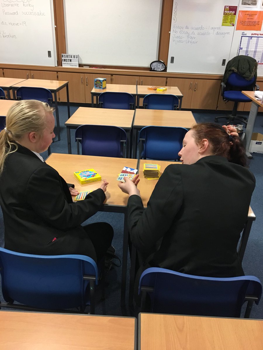 KHSmodlangs's tweet photo. Game day in ML club 😊. Snap got very competitive! 😂🇫🇷🇪🇸🌟 #LanguagesMatter #ActiveLearning #MLFun https://t.co/dAehuh8TWT