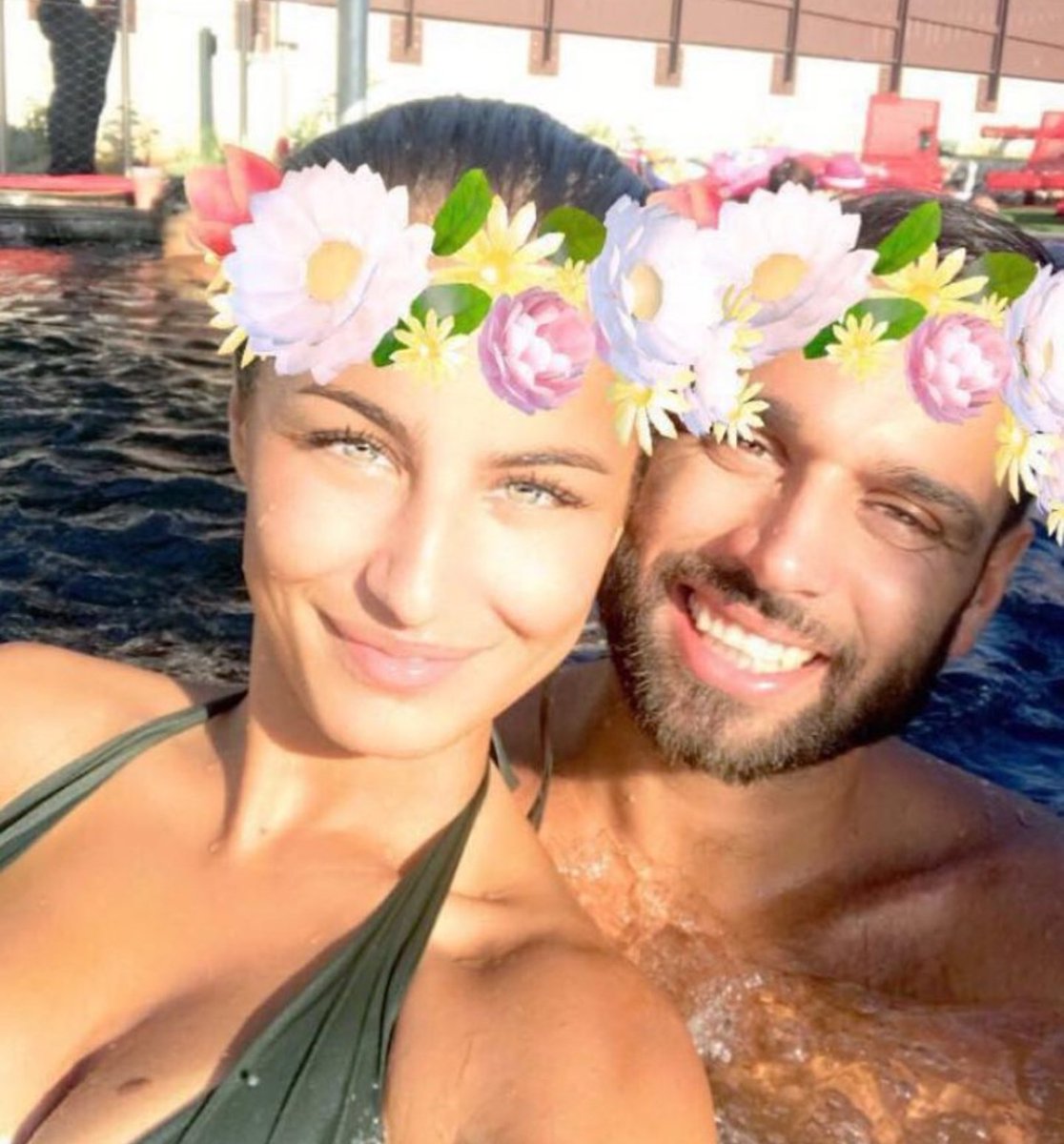 PatesCarboMv's tweet photo. Qui sont les meilleurs pour trouver des secrets ? 
🔃RT pour le caillou
❤Fav pour Kamila &amp; Noré 
#ss11 https://t.co/yQbS719oE2