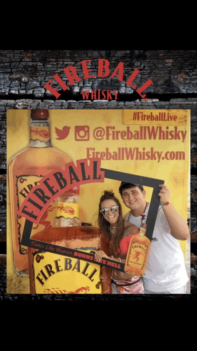 Ronnatullis12's tweet photo. The lineup for Hangout jus went out & im hype af for it!!!🤙🏽🎼🏝🎟☪️ So pls enjoy these pics of me and my bestie @JacksonBreck99 from last year 😂😂😛❤️ #FireballLive https://t.co/sXy7byD4WR