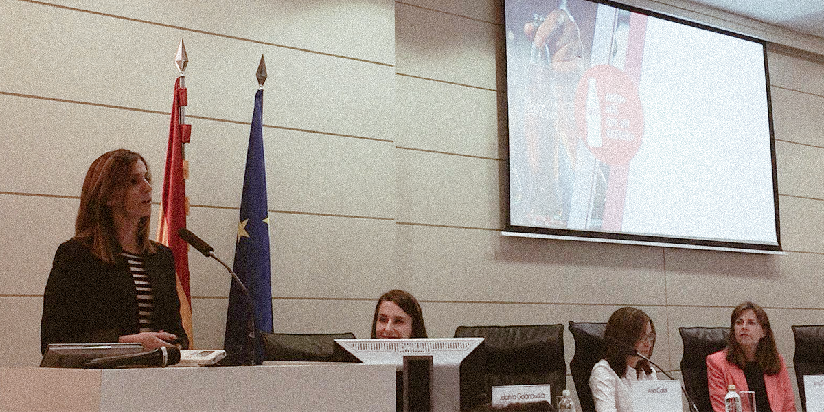 CocaColaEP_es's tweet photo. Hoy participamos en “Empowering Women” de @IECampusLife donde @AnaCallolGarcia comparte nuestra apuesta por el empoderamiento de las mujeres mediante el programa #GIRAMujeres. #WIBConf17 #IEWomen https://t.co/FKCJYLNZC9