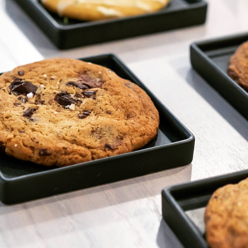 HudsonSquareNYC's tweet photo. For a limited time, @chalaitnyc is offering milk & cookies (chocolate chunk cookie, peanut butter cookie or malted brownie)! #HSQeats https://t.co/xBuPIflkxJ