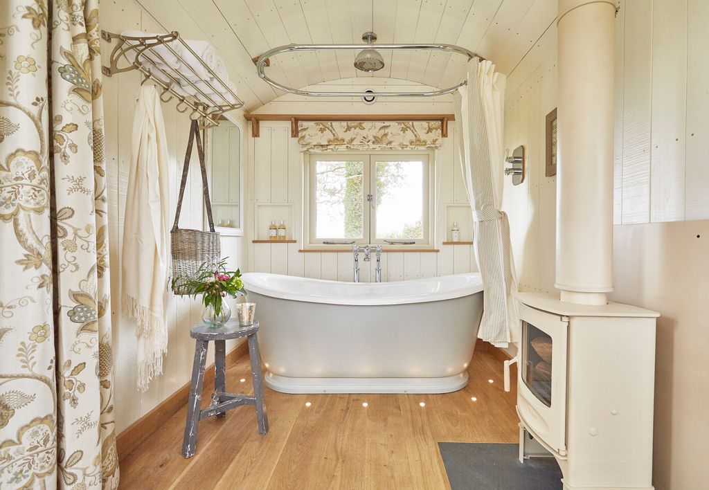 Cool_Stays's tweet photo. 15 CoolStays Perfect for Cosy Winter Glamping
https://t.co/3ywrRBtKNc
#Glamping isn't just for summer!
Wouldn't you agree, @StarBedHideaway @ElmleyNNR @guymallinson @thebivouac @glampingorchard @LovelandFarm @roulotteretreat @kudvibes @mulinopods ? https://t.co/nVDb3kHb5a