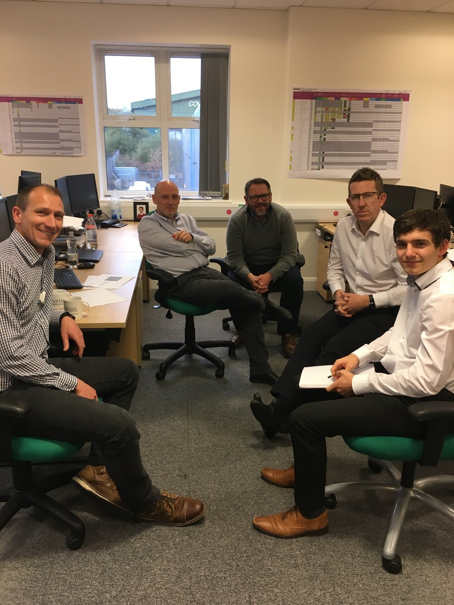 MaceGroup's tweet photo. Here’s a few pics of our employees celebrating #MaceWellbeing today by having these beautiful fruit platters for breakfast and a 'beat the afternoon slump' quiz #yummy https://t.co/CuceKlzbRU