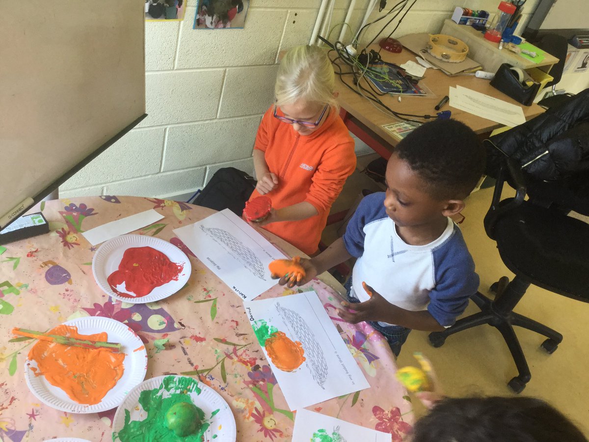 GetnsjiInfants's tweet photo. #creative junior infants making art with food prints! #CMschool https://t.co/Vu5DwS35AT