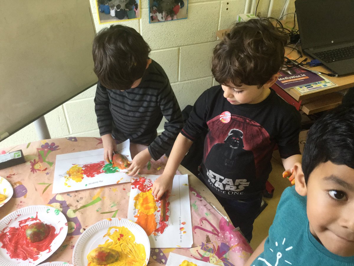 GetnsjiInfants's tweet photo. #creative junior infants making art with food prints! #CMschool https://t.co/Vu5DwS35AT