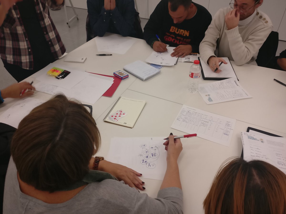 lazzum's tweet photo. Seguim! Localitzant el nostre target i les seves necesitats dibuixant! #bis17 #xisc #santfeliu #innovacion https://t.co/puCGyFDfZW