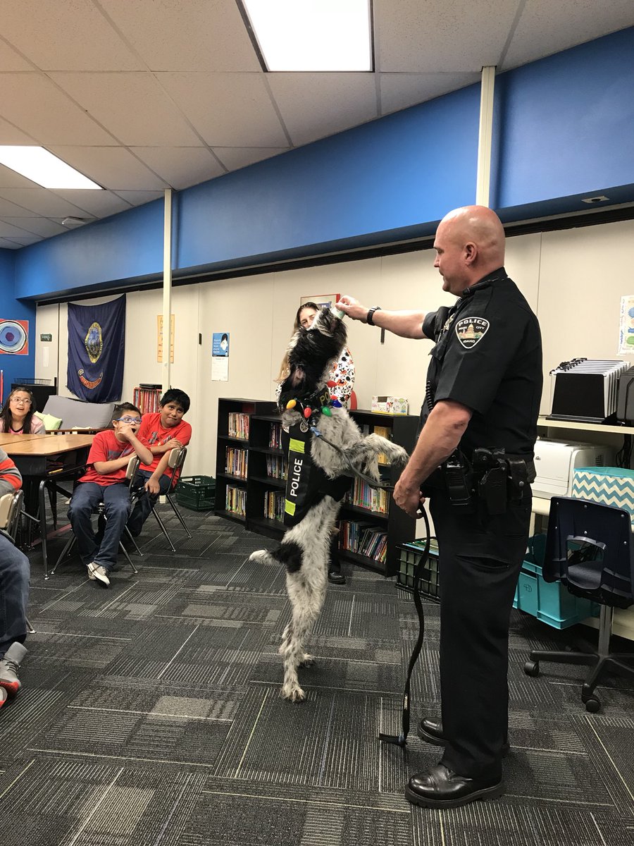 knight_4thgrade's tweet photo. Thank you Scout and @BoisePD for coming to Horizon Elementary! 🐶👮🏼👮🏽♀️ #BoisePD #BPD #BSDPride @HorizonBSD https://t.co/HwMfzZZxMo