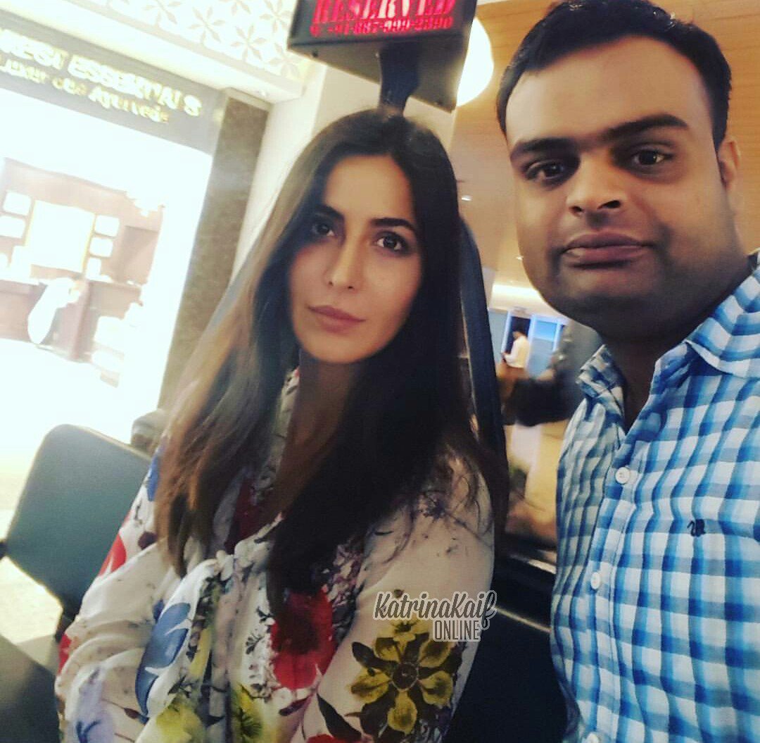 KatrinaFanTeam's tweet photo. Katrina Kaif with her fan a while ago https://t.co/UIhuDCYPDb