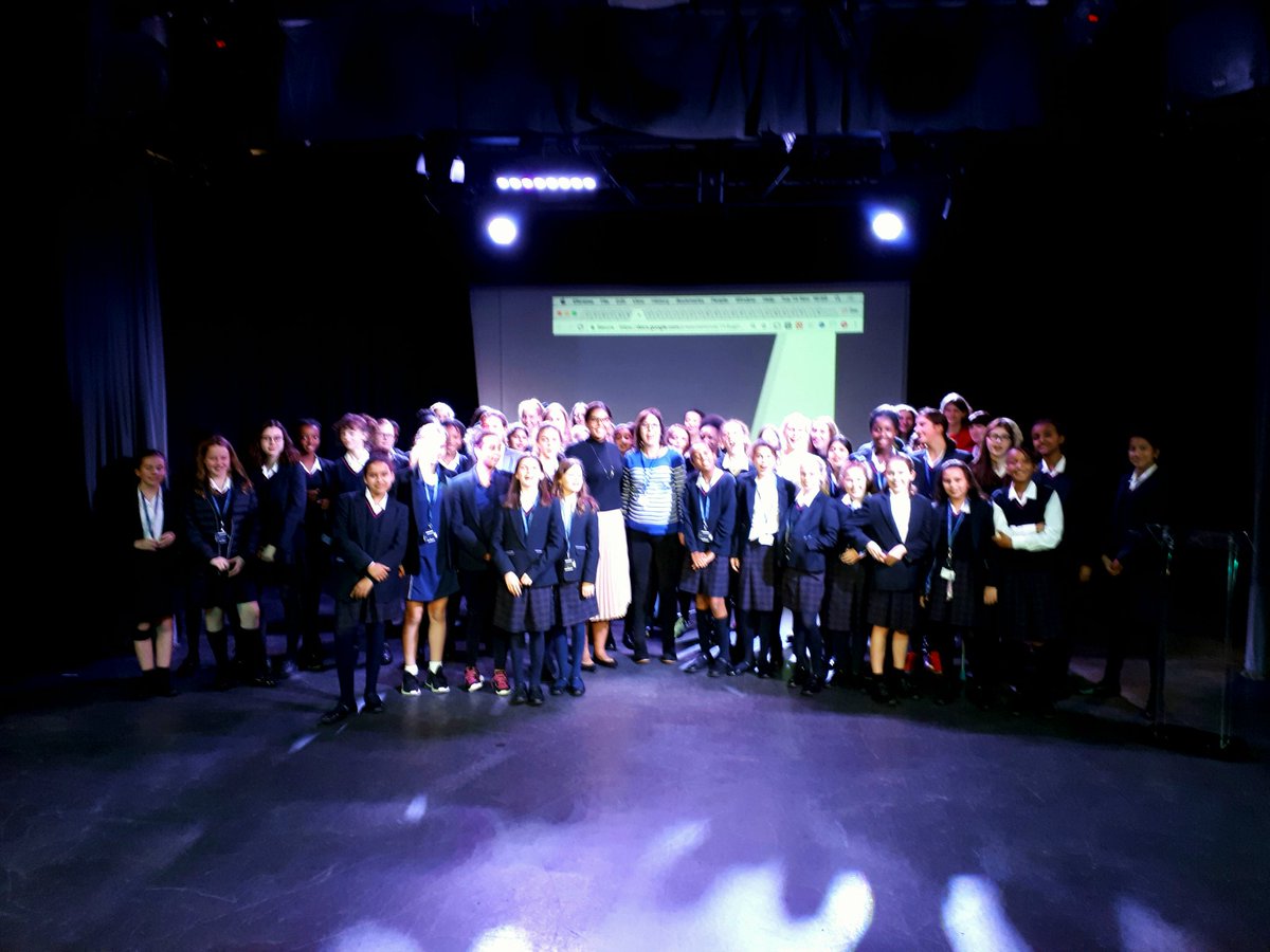 SydClassics's tweet photo. Thanku @zoejerv @efLDN for an inspirational #Socrates lecture on finding ur Edge &amp; being fearless with ur ideas! #fearnothing @SydenhamHigh https://t.co/YMd3etaXEC