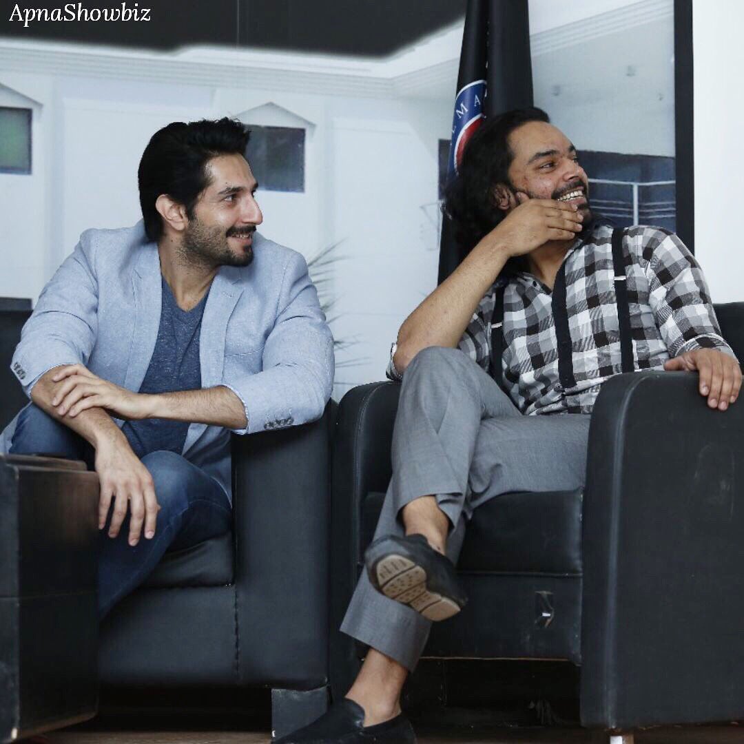ApnaShowbiz's tweet photo. Team #Rangreza at ILMA University for their movie promotions 💙
https://t.co/e8vhbESdoj

#Rangrezathefilm #BilalAshraf #GoharRasheed #GhanaAli #AlyzehGabol https://t.co/dvs0whN8XQ