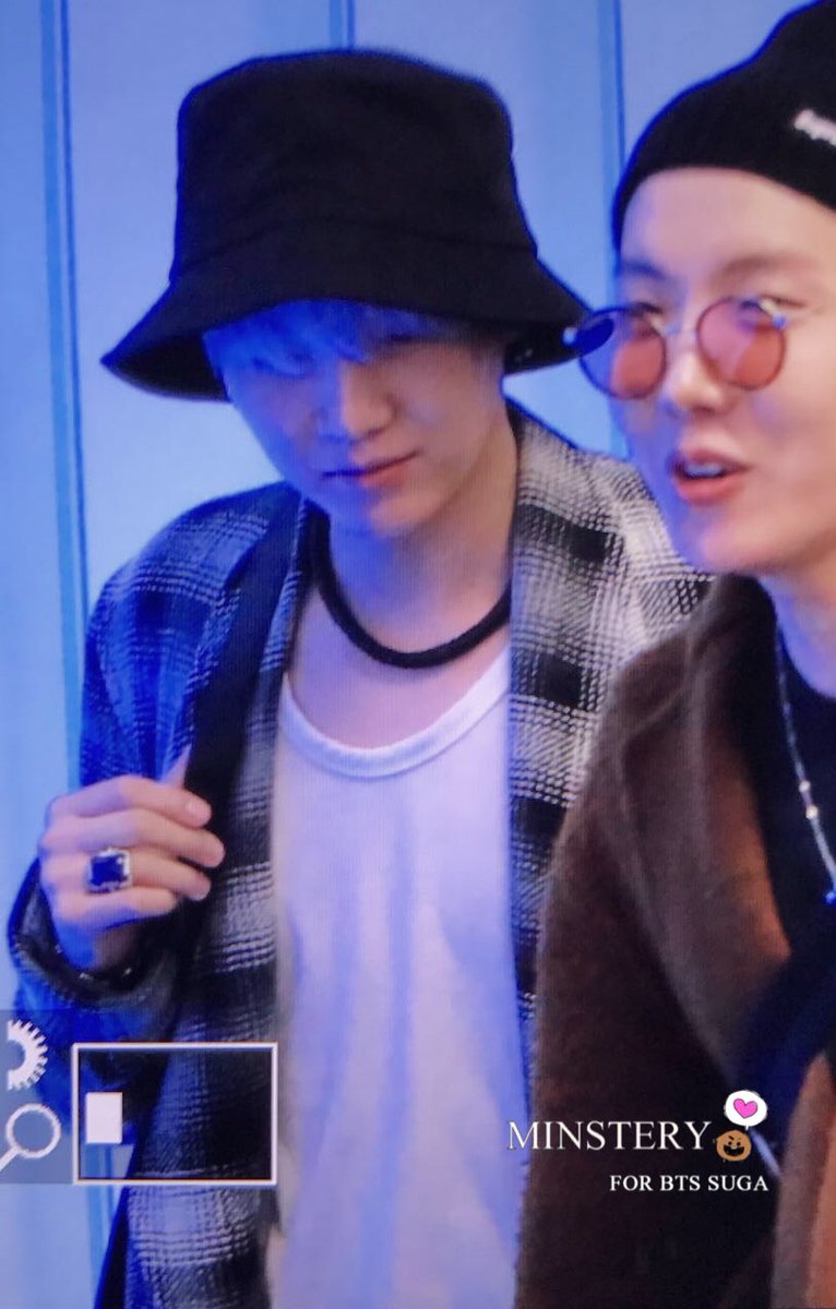 171114 LA도착 #윤기 #슈가 

😉😉😉

<a href="/BTS_twt/">방탄소년단</a>