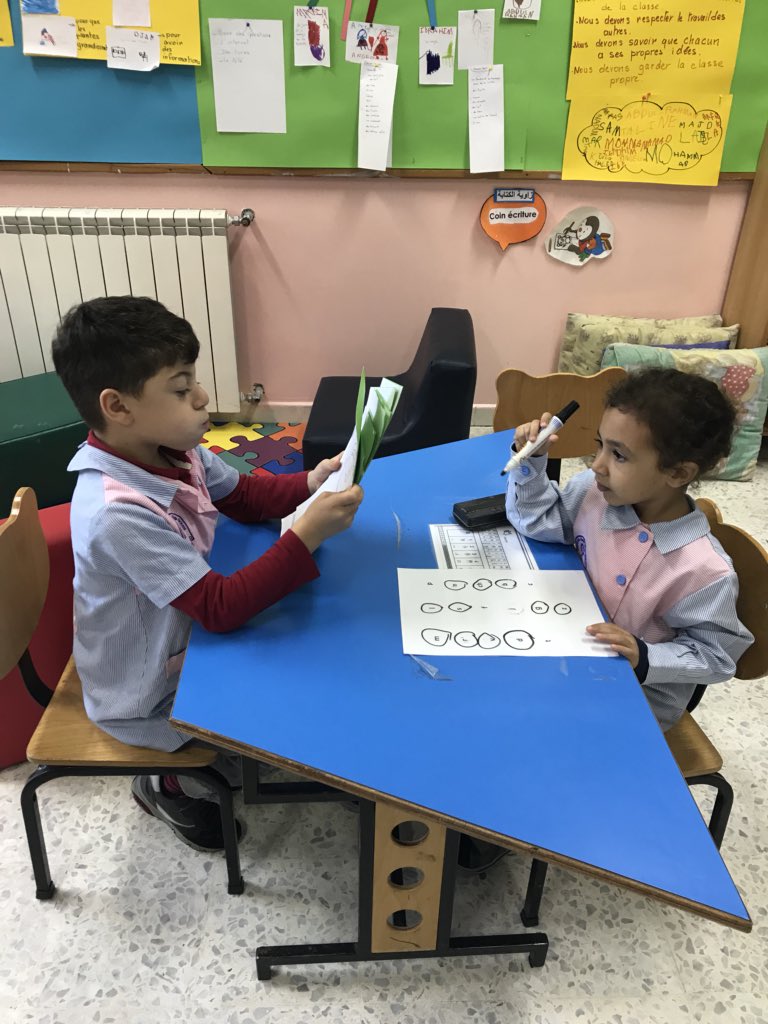 Grande_Section's tweet photo. Sons des lettres #travail par binôme #autonomie #maternelle #SemaineLFM @Hhhsinfo @aefeinfo https://t.co/A2hiNi9W39