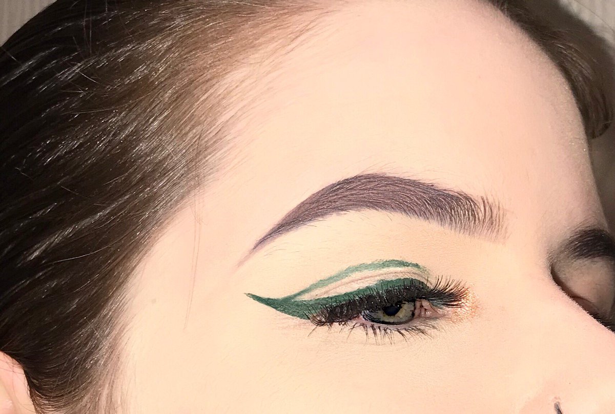 ems_gx's tweet photo. ๐ฆ๐ฆ๐ข๐
Green graphic linerrrr
#makeup #makeupjunkie #makeupaddict #graphiceyeliner #liner #eyeliner #green #lashes #greeneyes #makeuplook #makeuplover #makeuppics https://t.co/DoFfEj6CRi