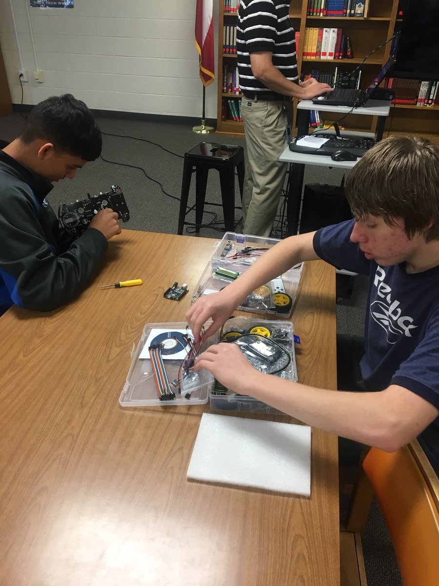 AltomSarah's tweet photo. Arduino car kit assembly in NGC Library MakerSpace!#whywisd @mrrodrigue https://t.co/o2MmxWDkPk