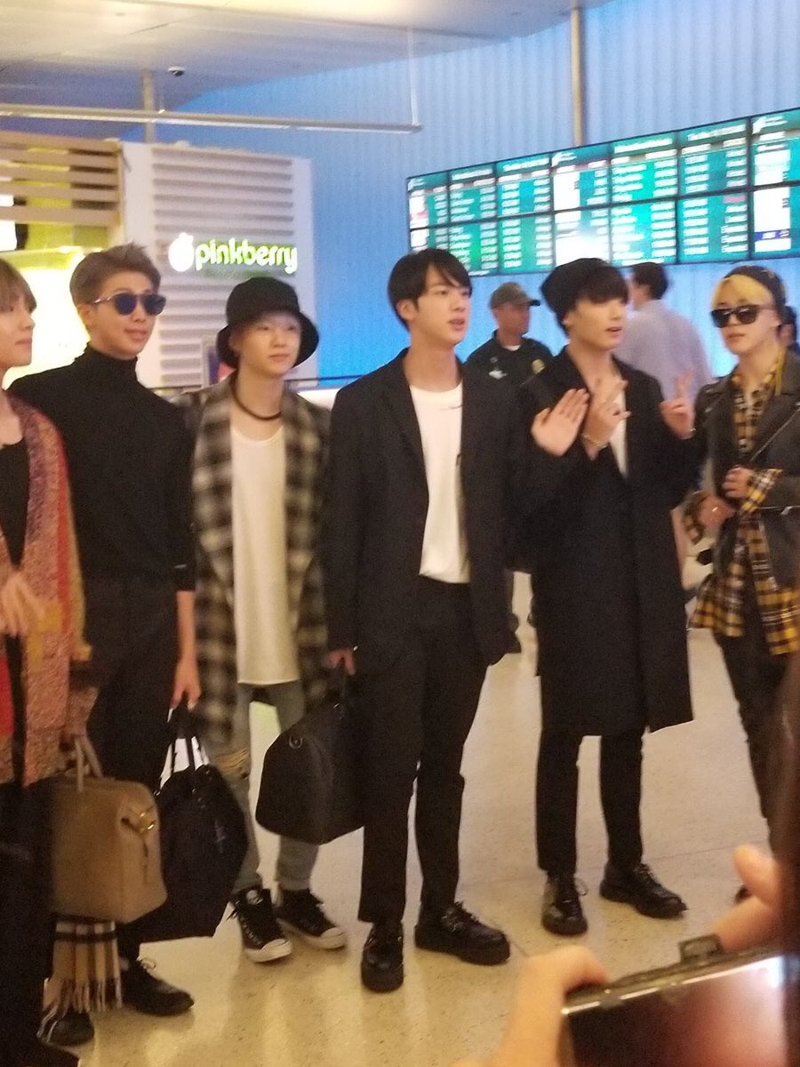 QUE ME LOS SABROSEO A MIL POR QUE SON ASI PTMR  #WelcomeToUSBTS