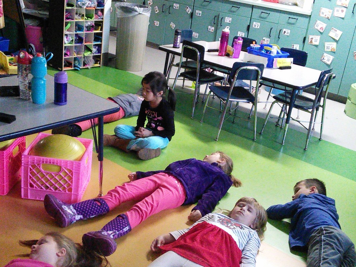 MrsKavsCoaching's tweet photo. Guided meditation after brain breaks helps keep us calm and focused.@RidgeFCL #Mindfulness https://t.co/rVDUCC6vC6