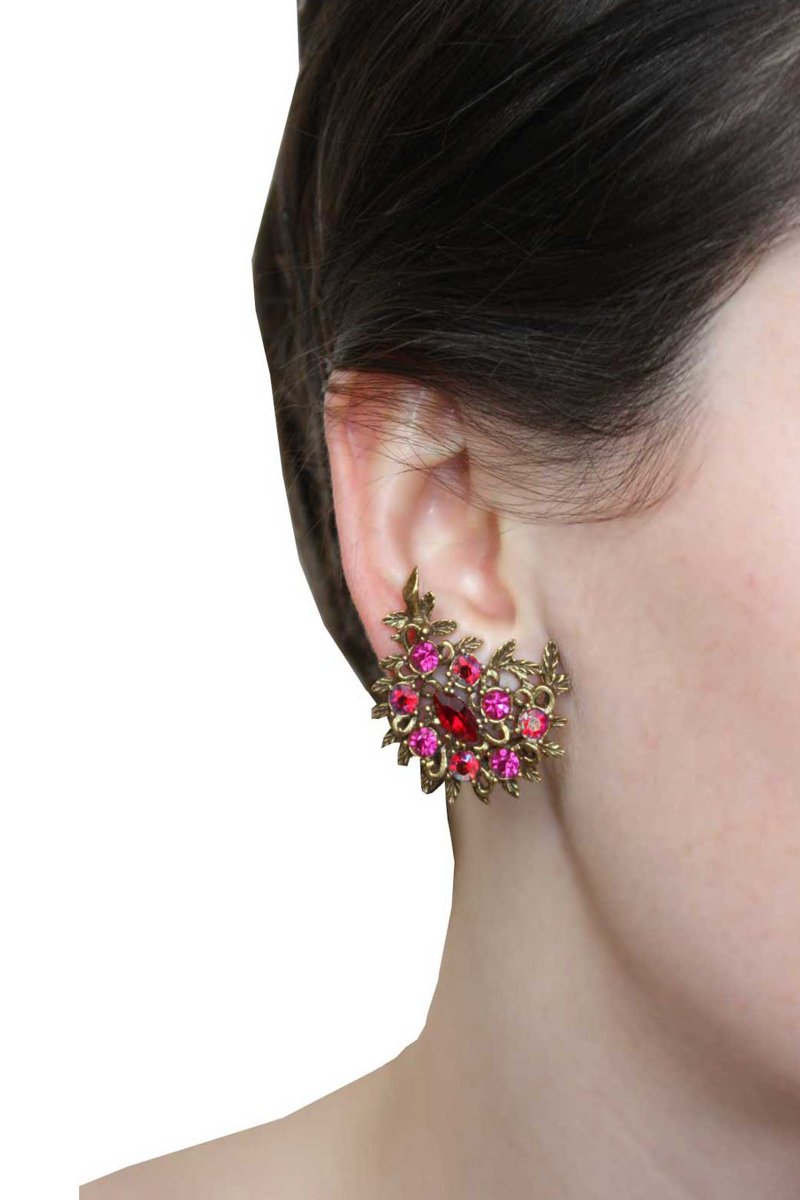 For #vintage novices start with retro accessories. Brooches and clip on earrings are your best bet. Here's the link solovesvintage.com/collections/ac…