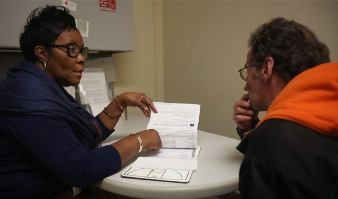 Toledo_CareNet's tweet photo. Need help with open enrollment for the Health Insurance Marketplace and Medicaid? Call CareNet at 419-842-0800 for an appointment, or check out this great @lelindstrom article for other resources: https://t.co/qECH1J9DBI https://t.co/2sAHL45Own