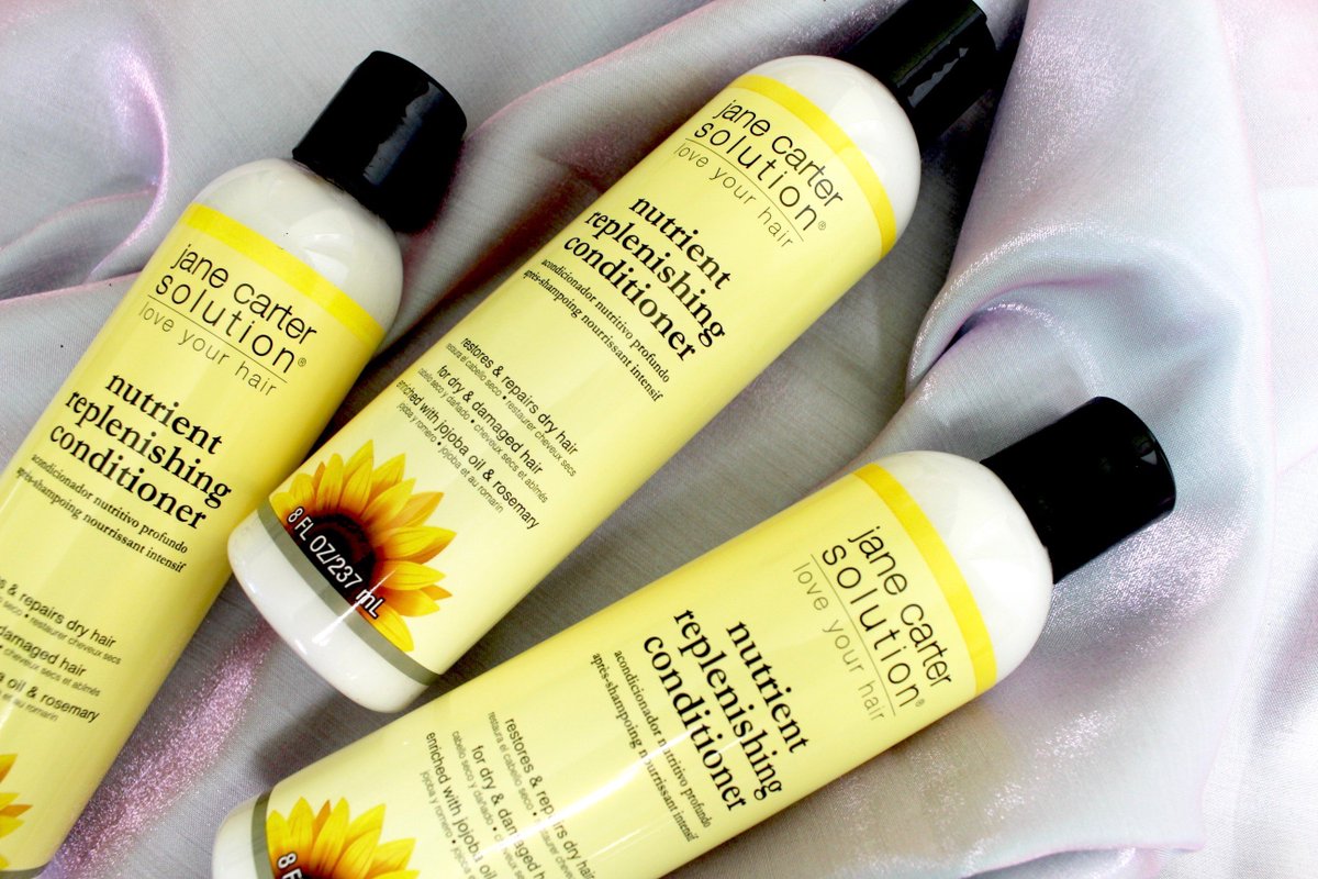 nandsbeauty's tweet photo. 💆🏾‍♀️ When your rinse out conditioner is also a detangler AND deep conditioner 💆🏾‍♀️ Seriously, this conditioner will moisturize the driest of strands! Who needs some dry hair busters? #fallhaircare #winterhaircare 

Available at @riteaid, @vitaminshoppe &amp; @wholefoods! https://t.co/gkCzRaGU9H