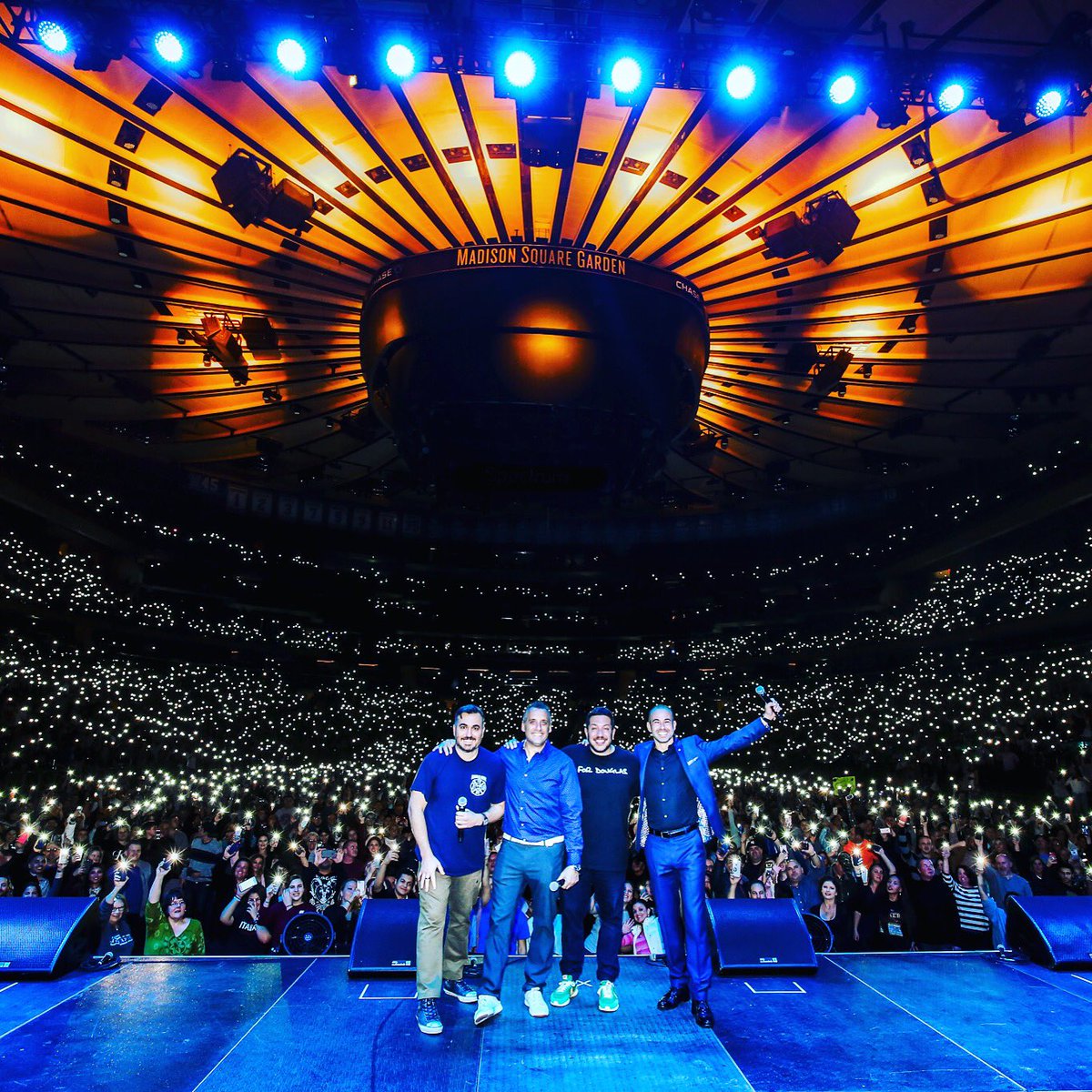 SalVulcano's tweet photo. Madison Square Garden. Sold Out. Bucket list dream come true. I thank you with all that I have to everyone who helped make this happen. 📷: @joepapeo https://t.co/G1kibGhKbJ