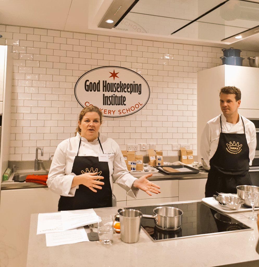 OutOfOfficeMag's tweet photo. Being taught how to make a clementine pannacotta @GHInstituteUK Cookery School #ParmaHamChristmas https://t.co/4MJuapTsNG