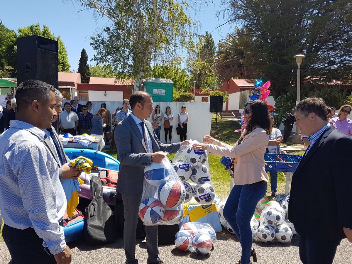 OmarGutierrezOk's tweet photo. #ElChocón festejamos todos juntos el 42º Aniversario de este paraíso neuquino. Gran futuro tenemos aquí vecinos! #FelizCumpleaños https://t.co/RCB8OXpO8M