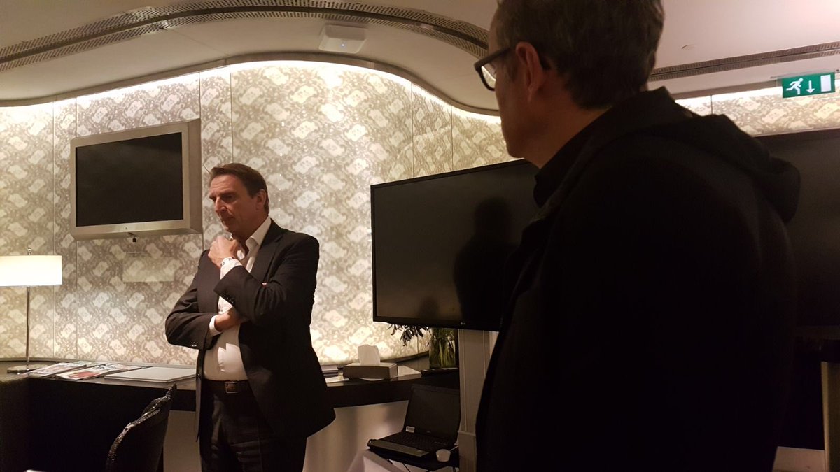 EY_VODW's tweet image. André van den Berg, CCO van Schiphol deelt strategische inzichten over customer experience bij #Schiphol #CEXsells2