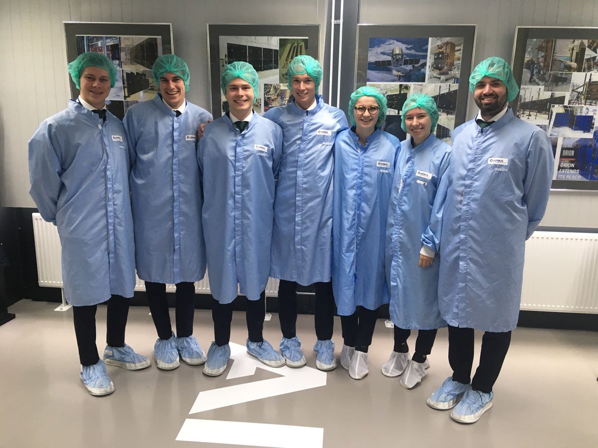 Last week we had an amazing visit to @AirbusDS_NL where had to honour to meet Arnaud de jong and get a tour around the clean rooms.