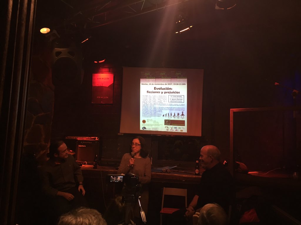 olmuma's tweet photo. Érase un bioquímico y un paleontólogo en un bar... Evolución y prejuicios en @jam_science @brionesci #ignaciomartinez #jamscience https://t.co/7XW2uF05bT