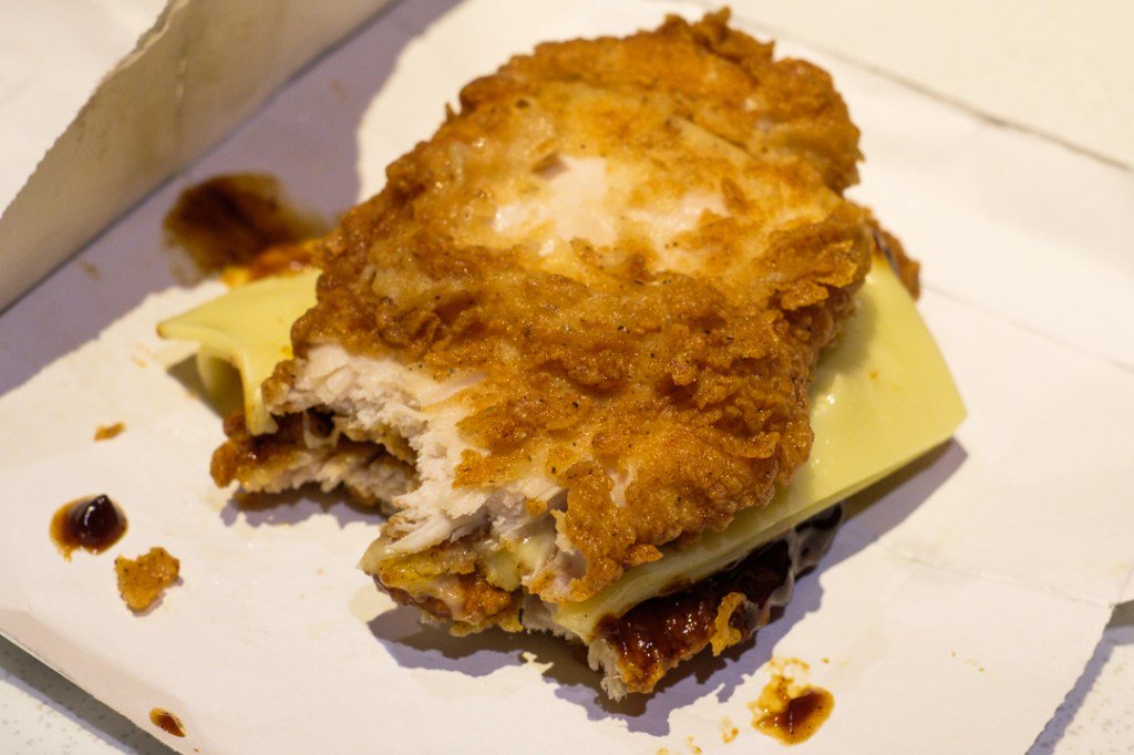 thearnoldreview's tweet photo. KFC – Double Down https://t.co/xpLi9mO2fI https://t.co/3ZyemgMCQb