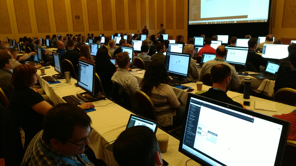 rspruijt's tweet photo. 'A Cloud for creators' - My Autodesk University blog: https://t.co/iAXfoAEqMj #autodesku #autodesku2017 #RemoteApps #CloudComputing @autodesku @frame https://t.co/CEpoHzzUpJ