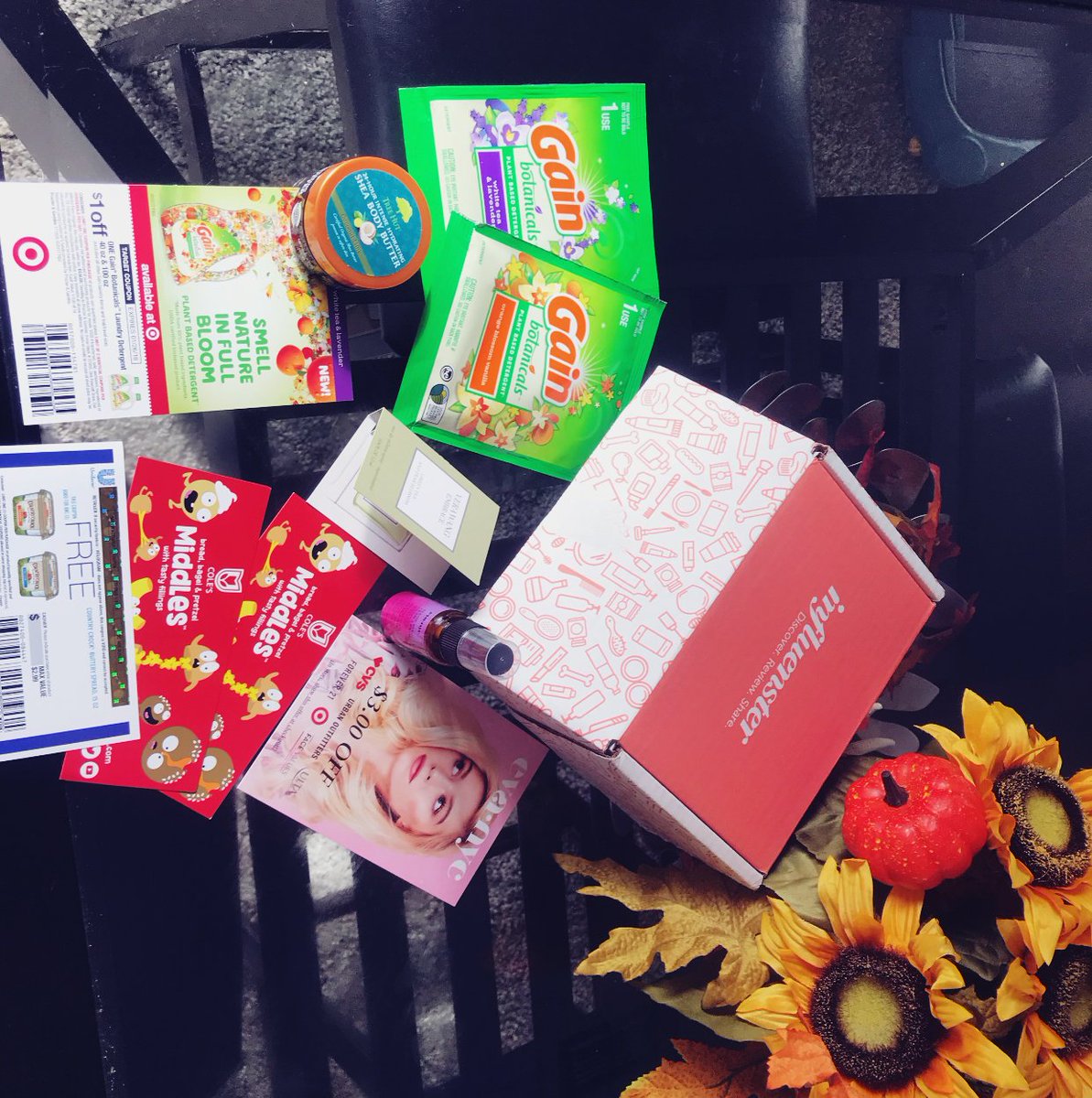 taylorrrbates's tweet photo. Uh so excited i got my Influenster box today! Helloooo free goodies and all i have to do is test it out!  #EvaNYC  #ButterUpTreeHut https://t.co/7qMxmz75aH