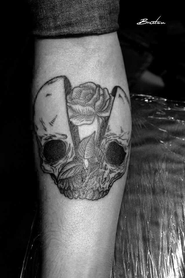 EdBrixton's tweet photo. #tattoos #tattoo #inkedman #inklove #tatuajes #tatuaje #tattooworkers #ink #BlackworkTattoo #Blackwork #SkullTattoo #SkullBlackworkTattoo #skull #CalaveraTatuaje #Calavera #GunsOfBrixton #CDMXTattoo #CDMX #MexicoCity #InkCDMX #TatuajesCDMX #skulltattoo #rose #calavera #rosetattoo https://t.co/slqiln2KKQ