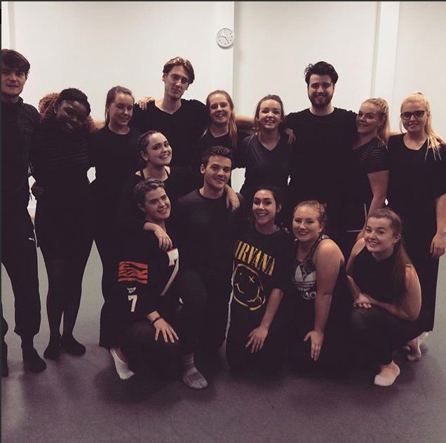 nomanslandba3's tweet photo. The cast of No Mans Land had the privilege of taking part in 2 workshops with the incredible physical theatre company @tempertheatre , exploring fluidity in movement and opening up emotions to apply them to our performance, here is some sneak peeks! Thank you Temper Theatre!! https://t.co/S4yB3al7fT