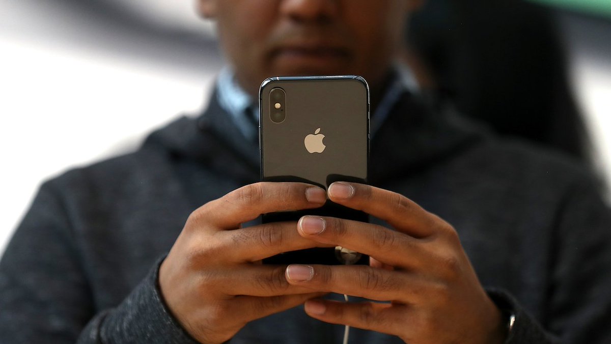 Gizmodo's tweet photo. How black market criminals are duping Apple users into surrendering their iPhones https://t.co/LhhI4qkRu4 https://t.co/HSqyFvIVrd