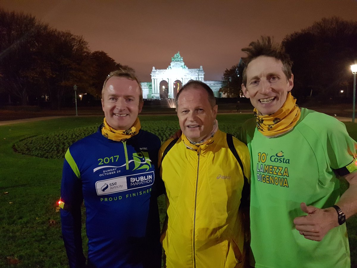 moconchuir's tweet photo. #RunInTheDark #Brussels with @dermotryan22 great fun run  - first outing for @dublinmarathon top :-) #EUactive https://t.co/ZYJFQIFaNn