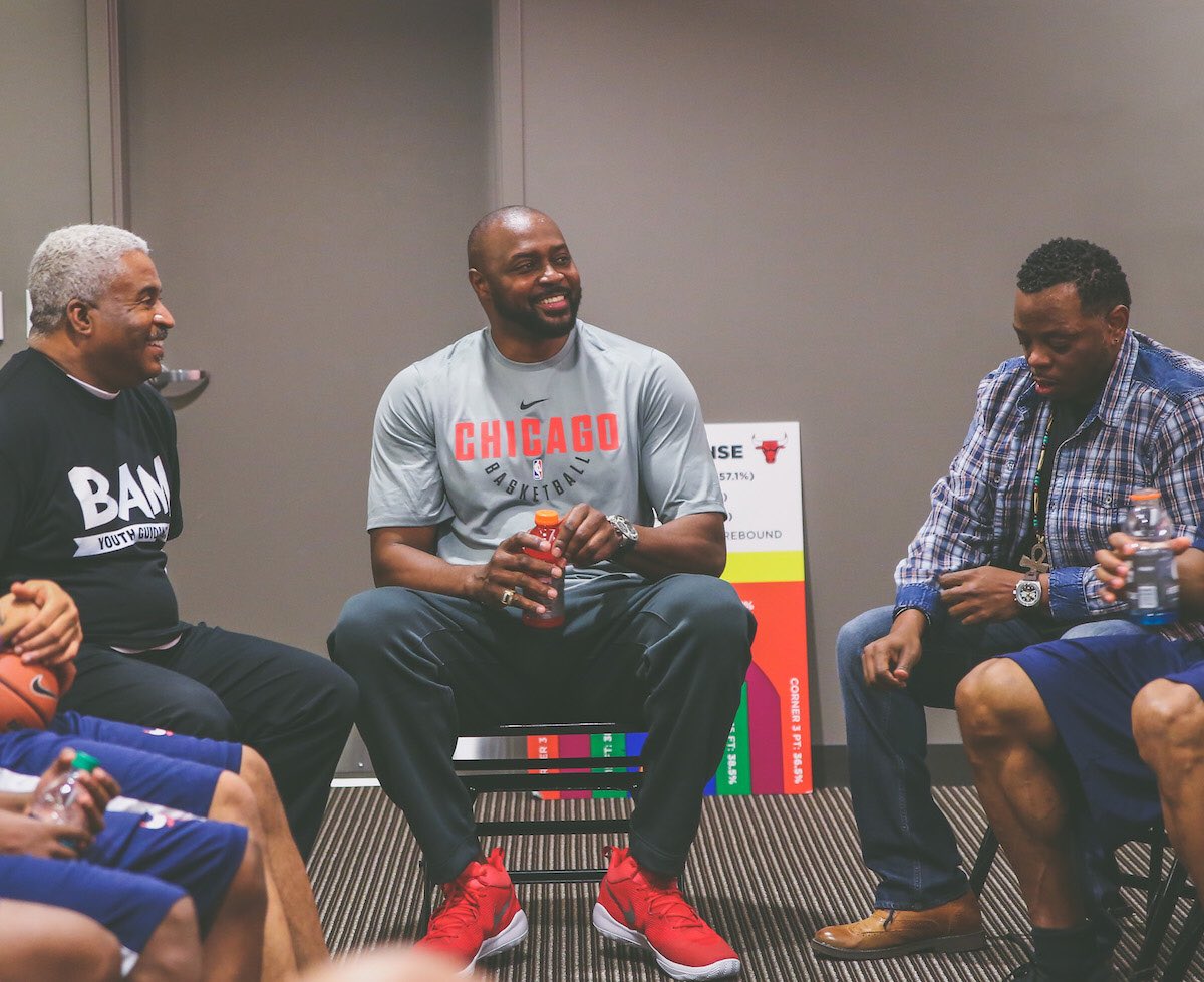 chicagobulls's tweet image. Yesterday, local students played alongside Chicago Police Officers in a basketball tournament. Bulls players and ambassadors also joined the students and officers to discuss issues happening in the community.

More 📸: on.nba.com/2yAo5Dz