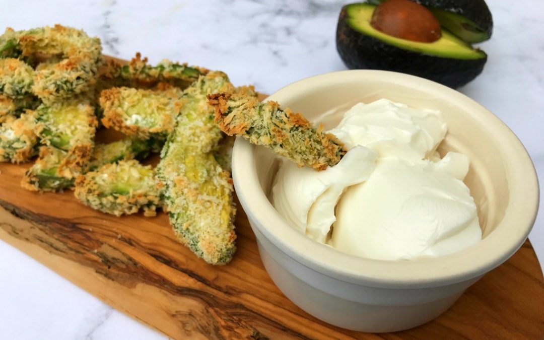 isabelboerdam's tweet photo. Deze vegan avocadofrietjes met plantaardige kokosdip zijn smullen geblazen! Met slechts 4 ingrediënten, en in een hand omdraai te maken. #vegan #vegetarisch #vegetarianfood #avocado #veggies #healthysnacks #creativesnacks #goodfood
https://t.co/dhplORa9nu https://t.co/tSaWnNITWM