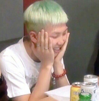 Sus orejitas y boquita.
#WelcomeToUSBTS