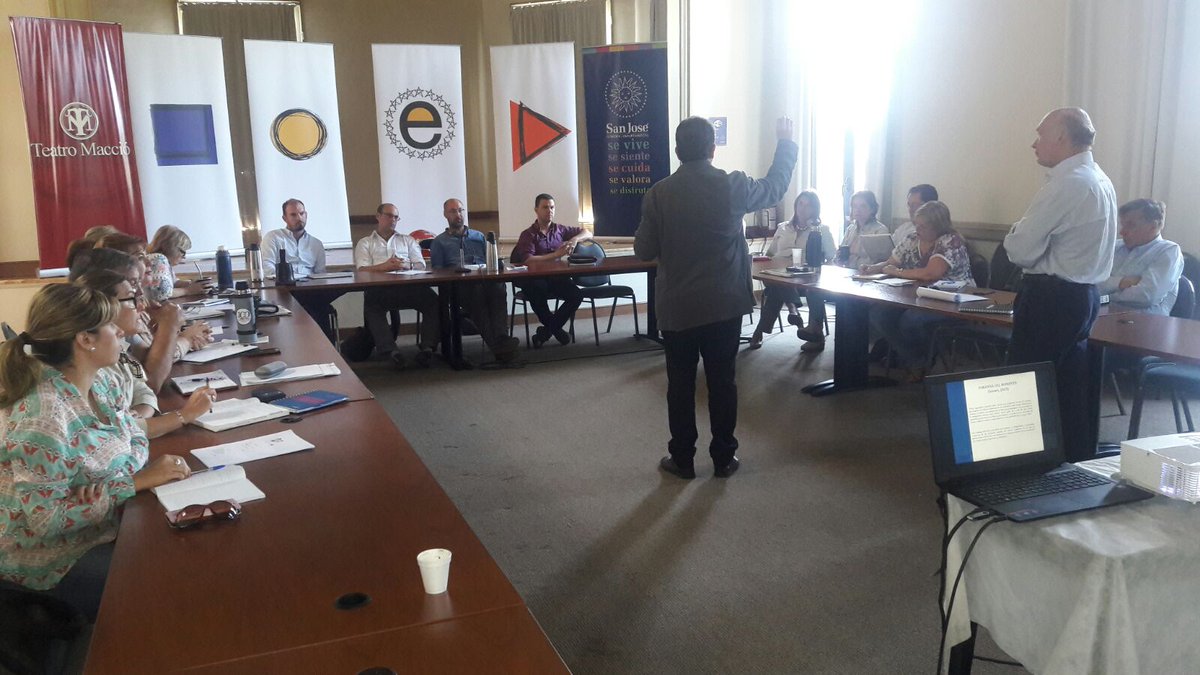 DL_Claeh's tweet photo. Módulo sobre #innovación. Diploma en Liderazgo y Gobernanza en DL, Escuela de Gobernanza San José @claeh_uy https://t.co/eAP7OOeFpX