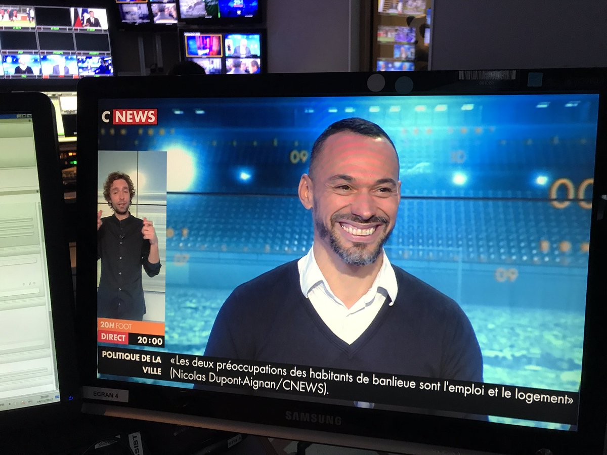 C'est parti pour 30 min d'accesssibilite <a href="/CNEWS_Sport/">CNEWS Sport</a> #20hFoot@Pascal Praud@AlainRoche40#accessibilite#Sourds#LSF.