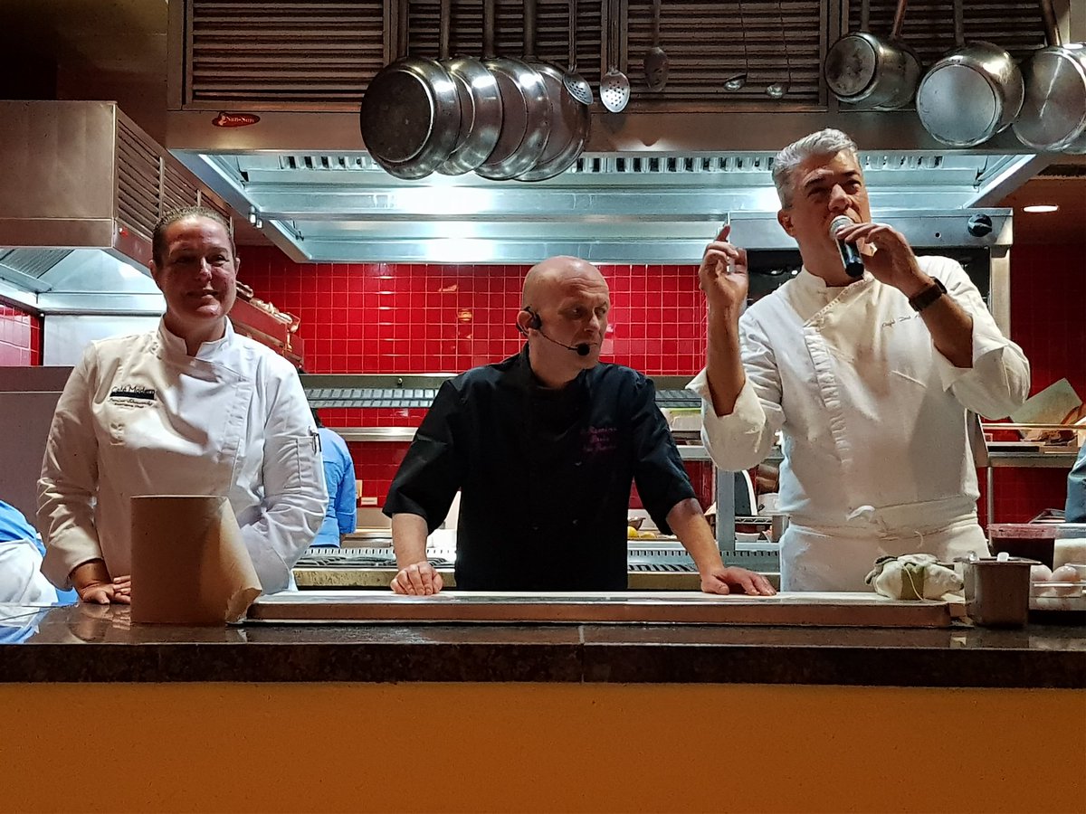 cafedeartistes's tweet photo. Estamos disfrutando la 1er Clase de cocina del @GourmetFestMX #FGI23 con @ThierryBlouet #EricPonchet y #DeniseShavandy en @cafedeartistes #PuertoVallarta https://t.co/O4XMQkXvrF