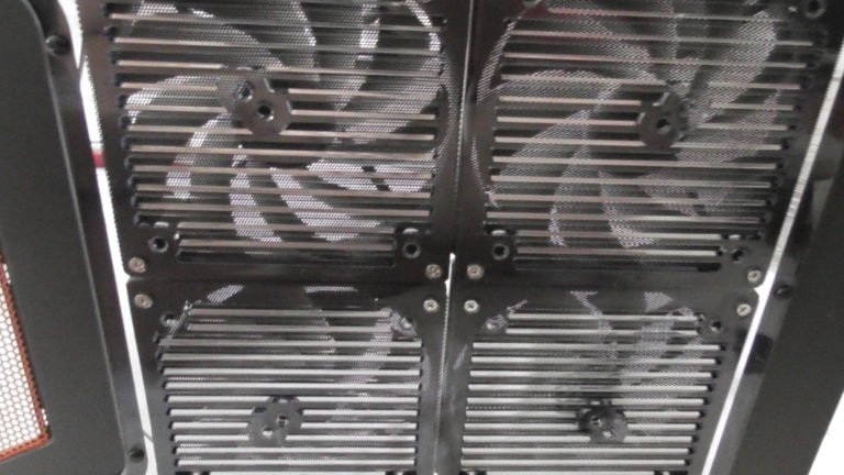 Staubfilter hinter den Lüftern, so bleibt der Rechner im Gehäuse sauber
onlinegamezone.biz/gaming-compute… #Gaming #Gamer #Hardware #Computer