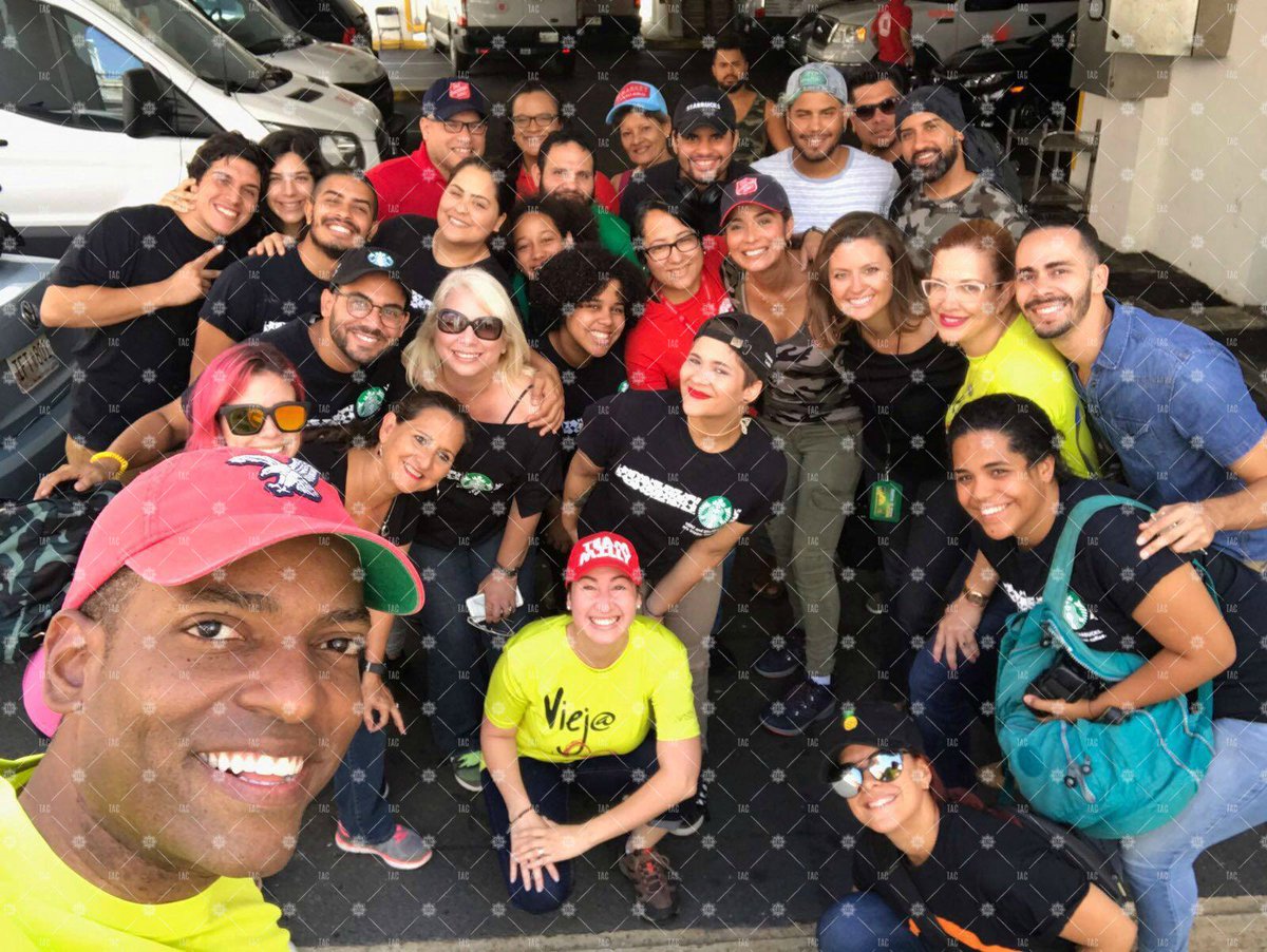 EFonalledas's tweet photo. Nada como un cafecito para hacerte sentir como en casa. Nuestros Community Leaders de #StarbucksPR han recorrido toda la isla entregando suministros y café a quienes más lo necesitan. ¡Cuentas con nosotros! @riverasaniel https://t.co/tCaGrkHzSh