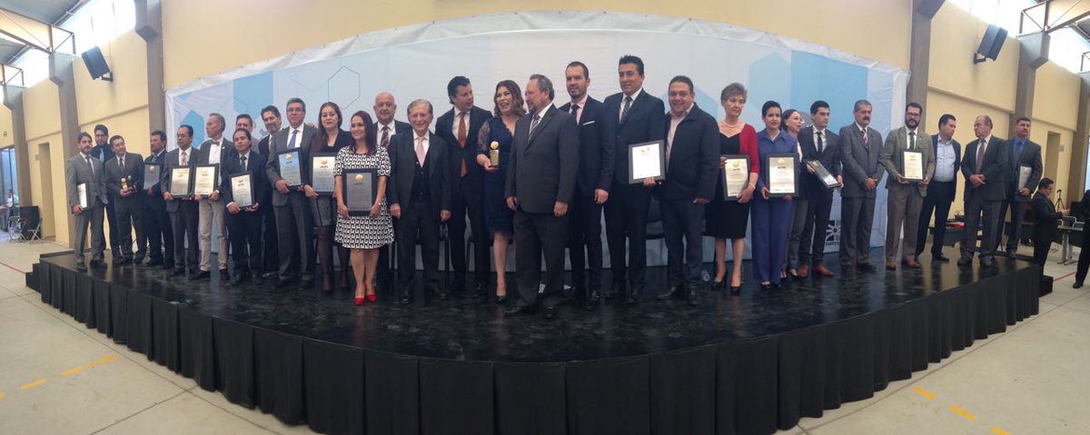 ZapopanTecMM's tweet photo. @ZapopanITS  anfitrión de Ceremonia Galardón Manuel López Cotilla, recibiendo el Reconocimiento "Manuel López Cotilla 2017" Categoria Proyectos de Vinculación y Articulación Academia- Empresa- Gobierno, Mtro. Quinátzin Reyes Gómez  @ZapopanITS - Volteo @volteotech https://t.co/iJAoPm2sb0